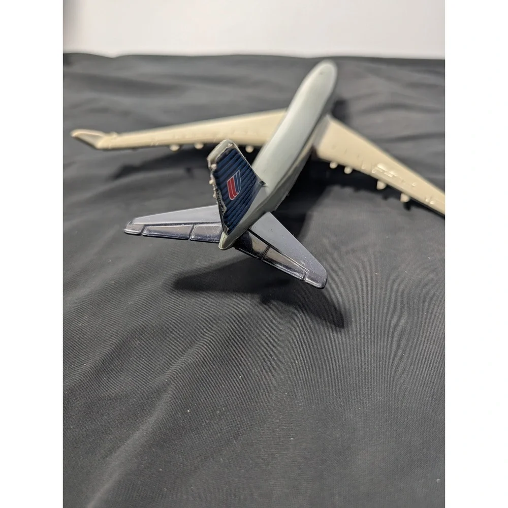 Vintage Plastic United Airlines Boeing 747-400 Toy‎ Airplane 12